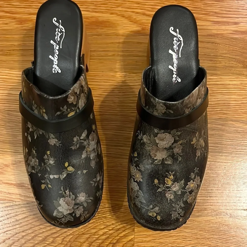 New Free People Calabasas Clogs Black Floral. - Picture 10 of 16